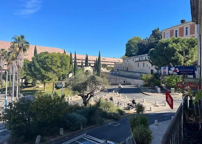 Montpellier Centre - La Fenetre De L\'Ecusson